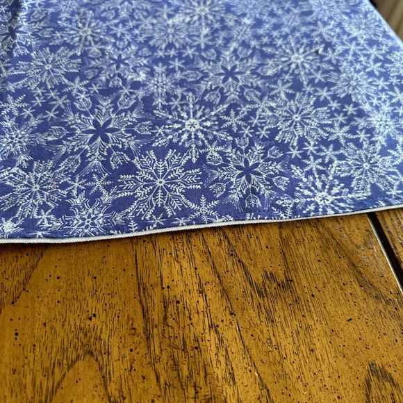 Winter Royal Blue & Silver snowflakes sparkling affect 12 x 56 inch table runner - Picture 6 of 11